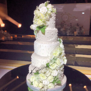 Flowers and Pearls Wedding Cake